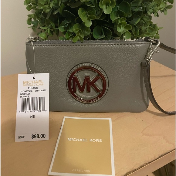 Michael Kors Handbags - NWT! Michael Kors gray leather Fulton wristlet